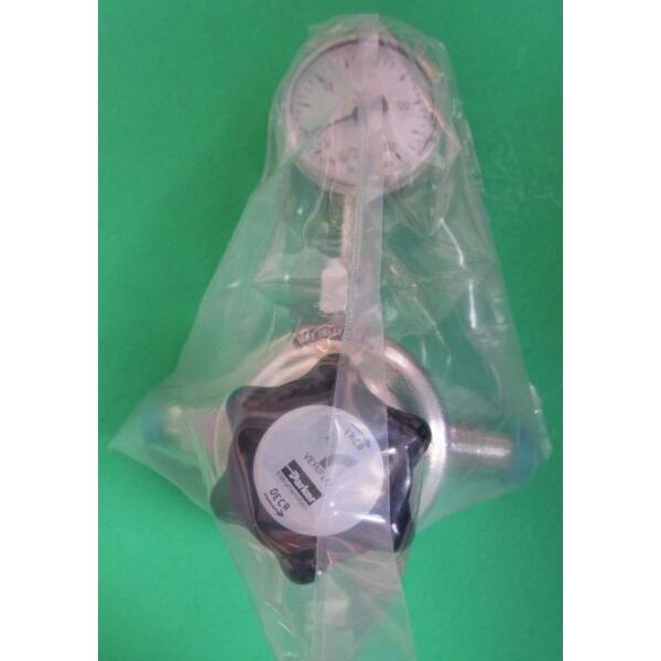 Veriflo HFR902 Regulator 5" Face to Face 1/2"Male/Female VCR Fittings with Gauge #1 image